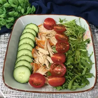 Chicken chests and vegetables