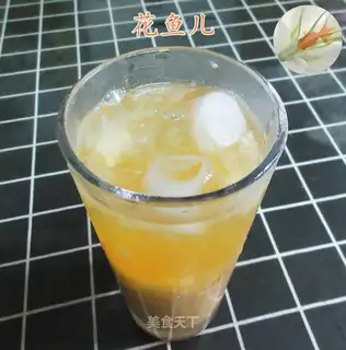 East Pinet drinks peach bubbles