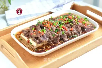 Steam beef tofu and golden mushrooms
