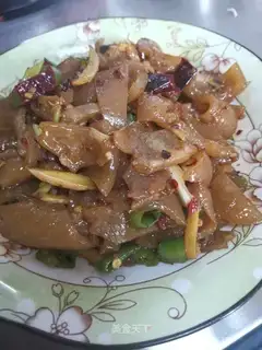 Spicy pig skin