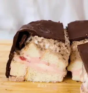 Cake of ice cream in the oven