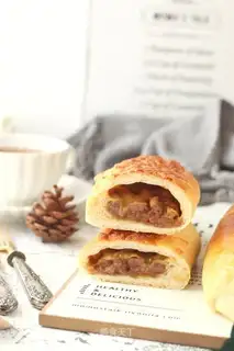 Beef cheese rolls