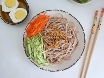Wheat and vegetable noodles