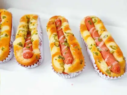 Onion hot dog bread