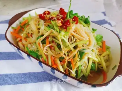 A golden mushroom fan with cucumber
