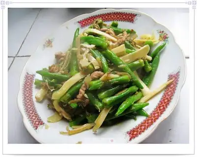 Snow cabbage and winter bamboo shoots and pepper