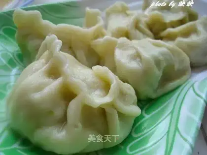Pickled cabbage and pork dumplings