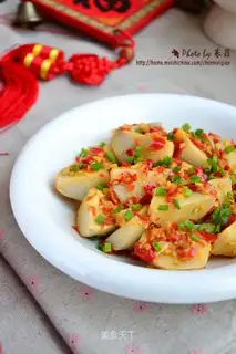 Steamed taro with chopped pepper