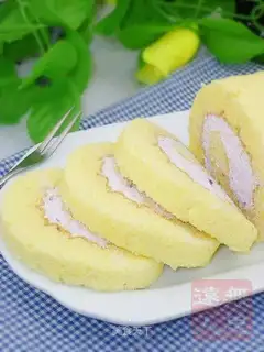Blueberry cream cake roll
