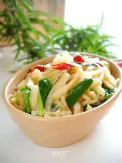 Crispy and spicy cabbage stalks