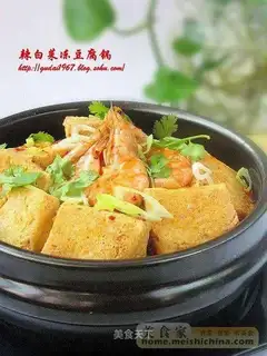 Spicy cabbage and frozen tofu pot