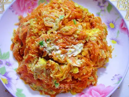 Scrambled eggs with carrot