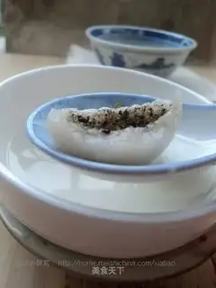 Sesame and peanut glutinous rice balls