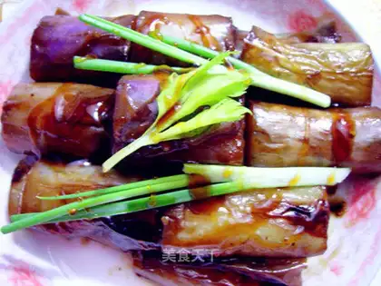 Pan-fried eggplants with water-seed beans