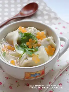 Wonton stuffed with celery and pork