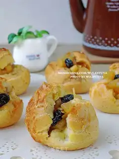 Cinnamon apple puffs