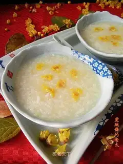 Wintersweet flower rock sugar glutinous rice porridge