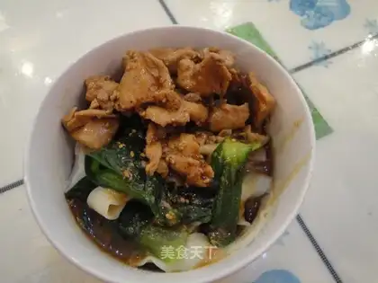 chicken soup cutting noodles