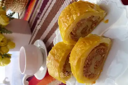 Beef rolls with flying cakes