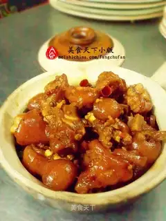 Spicy pork trotters pot