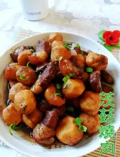 Roasted pork with rice mushroom