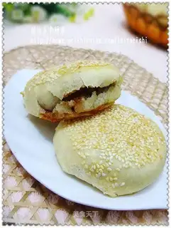 Pork stuffed sesame cakes