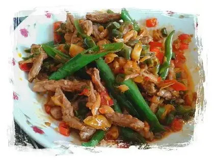 stir-fried beef with pickled peppers