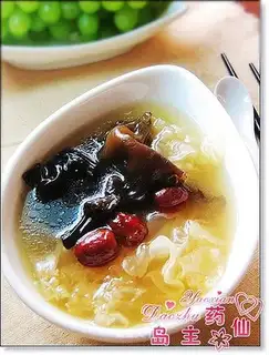 Black and white fungus lean meat soup