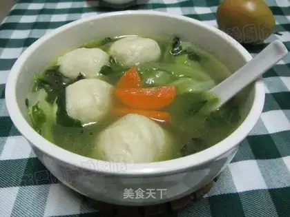 Fresh vegetable fish ball soup