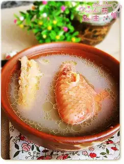Stewed chicken soup with durian shell