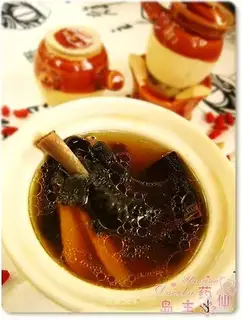 Stewed black chicken with Ganoderma lucidum and Codonopsis pilosula