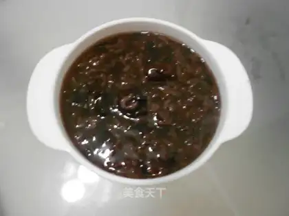 Purple rice and red dates porridge