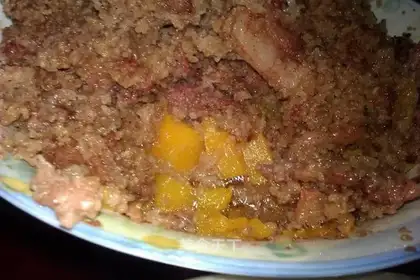 Steamed pork with pumpkin powder