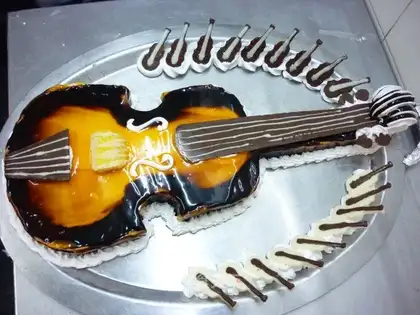 Violin cake