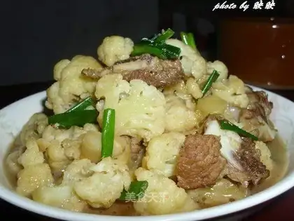 Grilled pork ribs with cauliflower