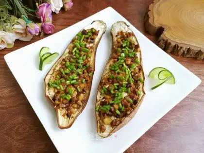 Meatloaf mushrooms and garlic toast