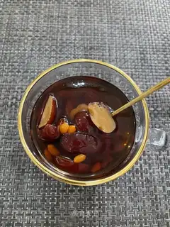 Red sugar date soup