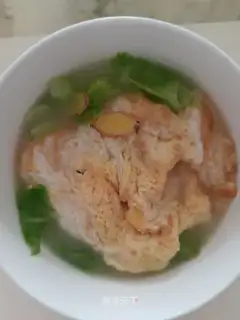 Eggcake and leaves soup