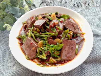 Spicy pig blood