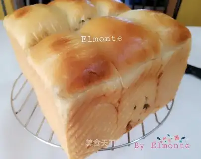 Onion pine toast