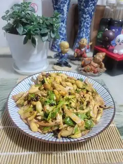 Spicy hands tore chickens