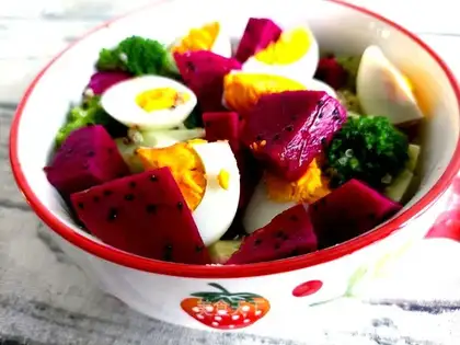 Quinoma eggs salad