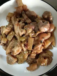 Pyramid saltfish pig legs