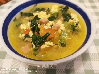 Fresh vegetable egg soup