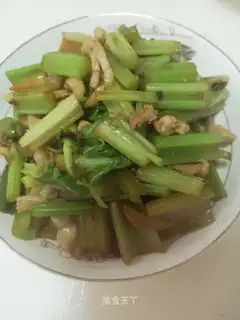 Celery fried meat