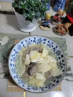 Pork-bone hoof soup