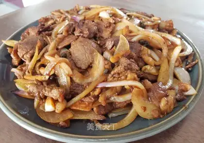 Onion fried meat