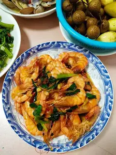 Shrimp with sauce