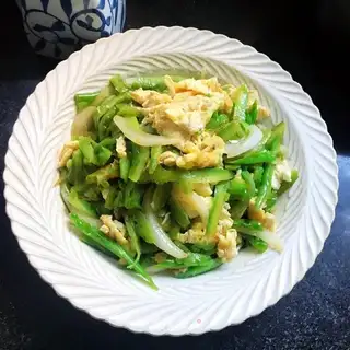 Suffering onion fried eggs