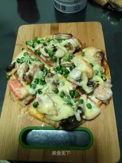 Luxury and noble pizza